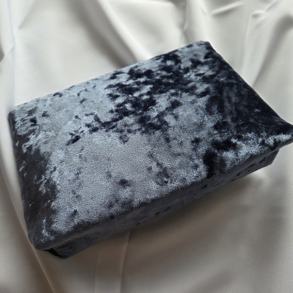 Chic Velvet Clutch Cosmetic Purse in Grey Blue Cle de peau beaute - Picture 13 of 13